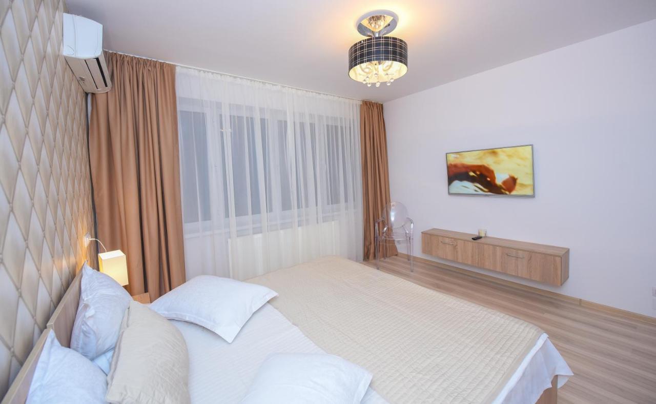 One By One - By Grand Bukarest