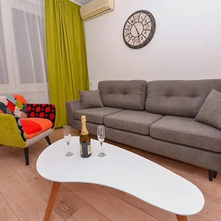 One By One - By Grand Accommodation Bucureşti Exterior foto