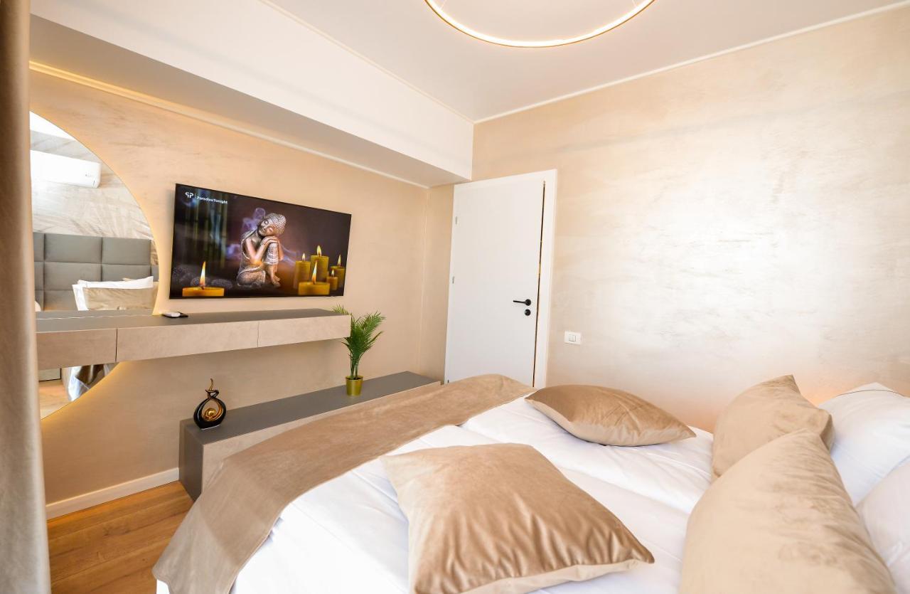 One By One - By Grand Apartment *