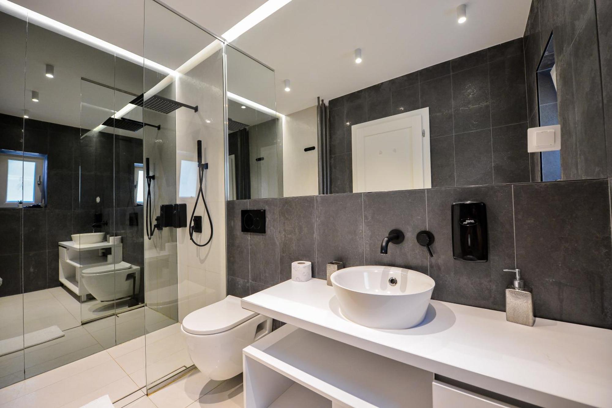 One By One - By Grand Apartment *