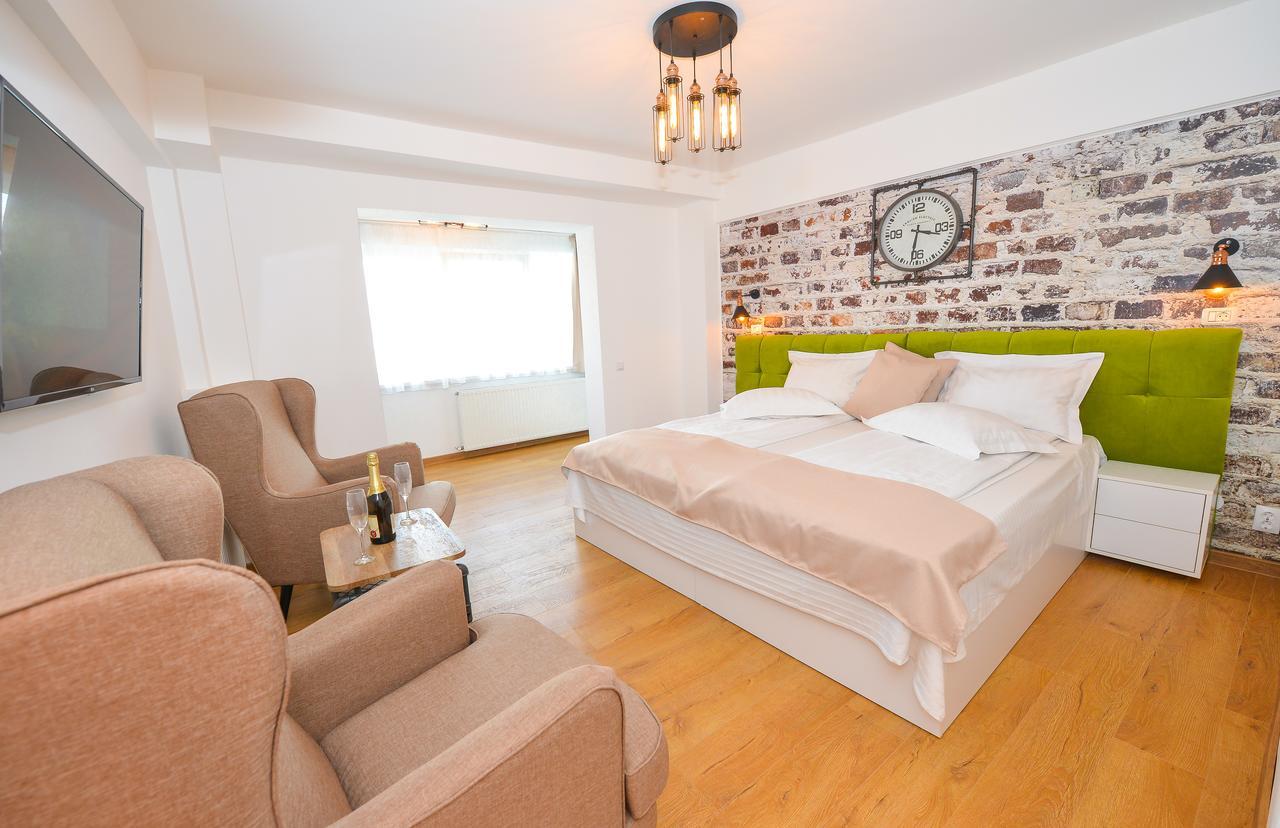 One By One - By Grand Apartament